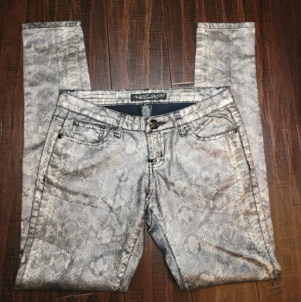 Silent Disco by Celebrity Pink Snake Skin Jeans sz 3